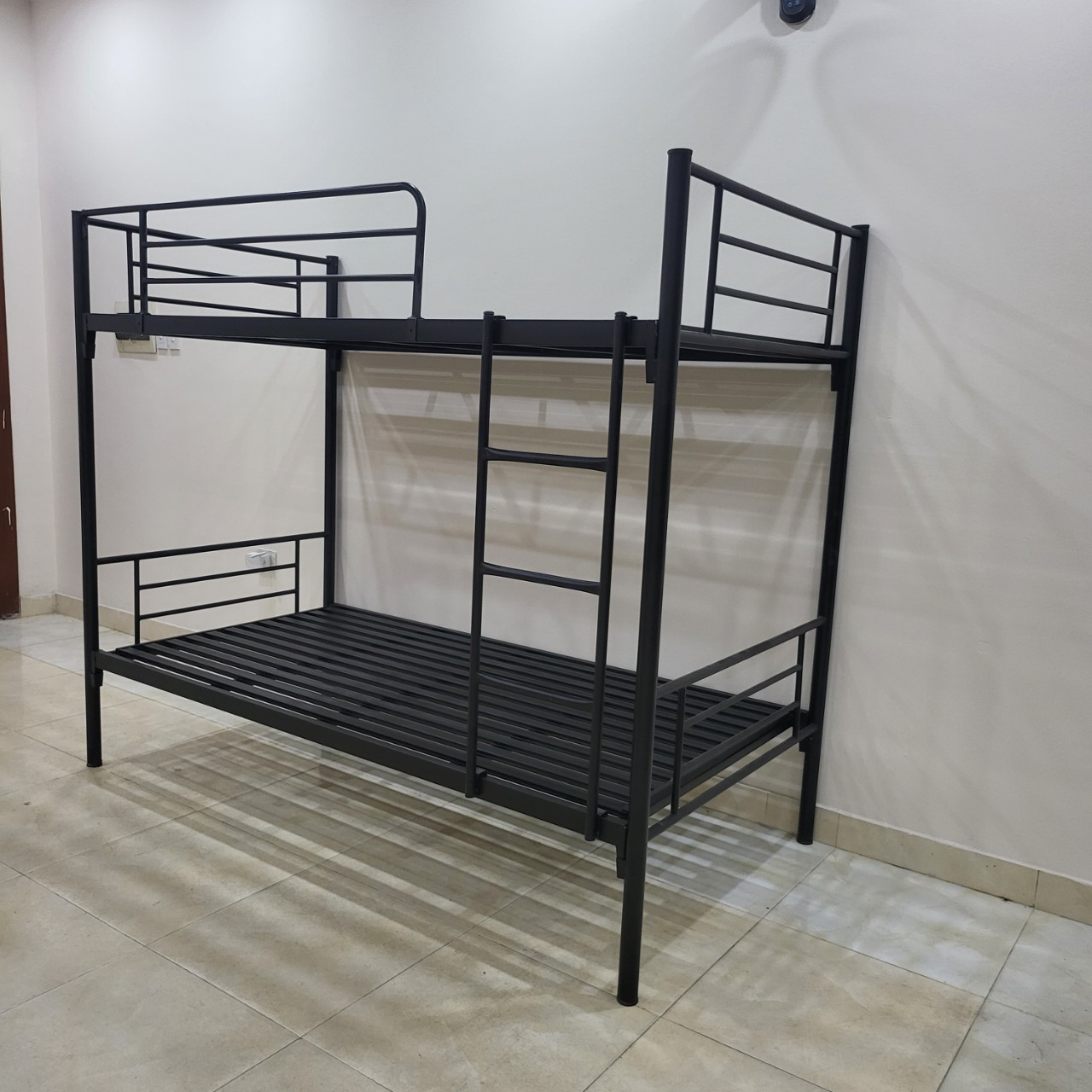 Giường sắt 2 tầng homestay rộng 1m GT 33